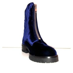 Alice + Olivia Dark Blue Velvet Ankle Boots ✨NWT✨